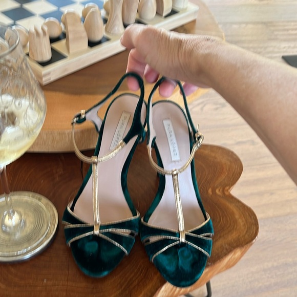 Neiman Marcus Shoes - Neiman Marcus Brand New Pura López Green Velvet gold  metallic sexy hot 7 Cute♥️